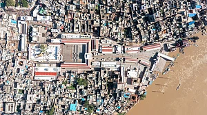 The Kashi Vishwanath temple (above) before the corridor project began