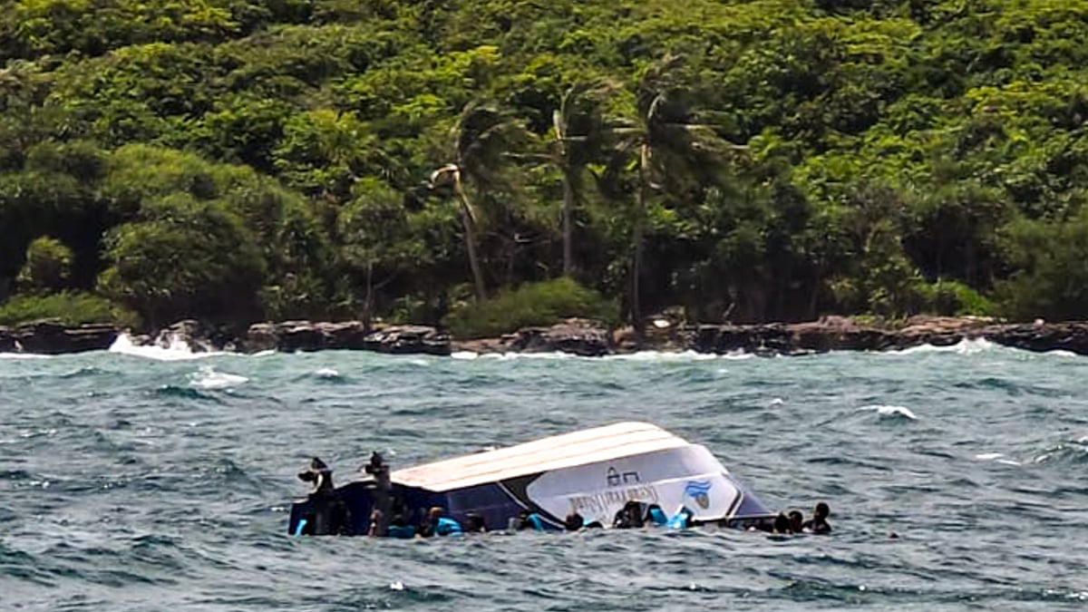 A speedboat carrying 32 Indian tourists and four Vietnamese crew members capsized