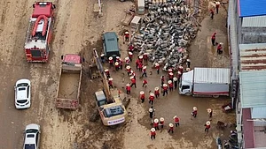 Relief workers gather in Guangxi