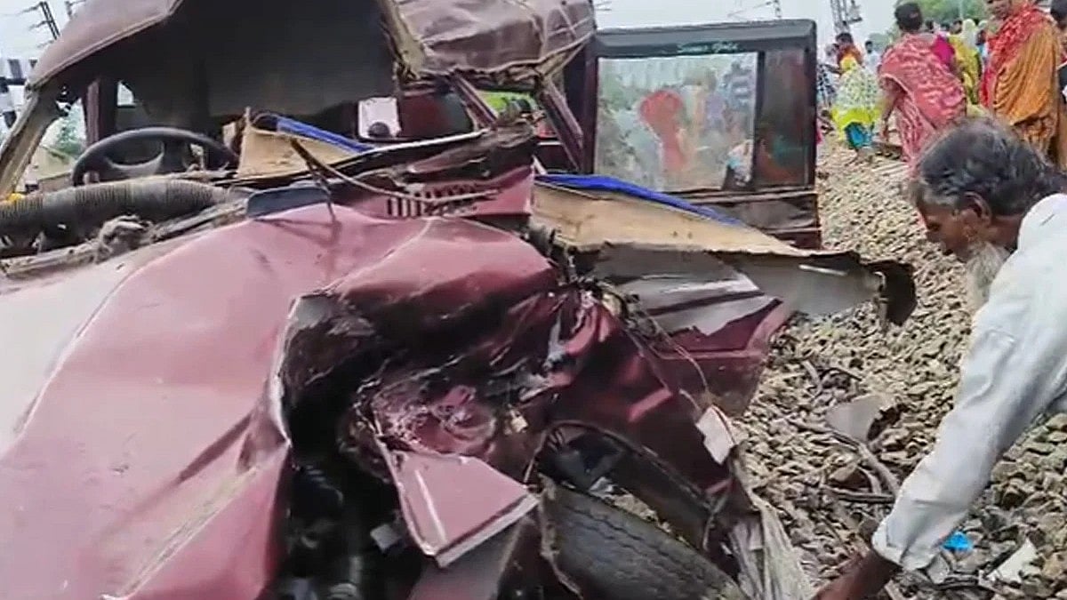 The damaged vehicle in Murshidabad.