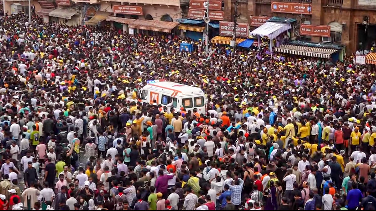 Ambulance stuck in crowd during Puri Rath Yatra.