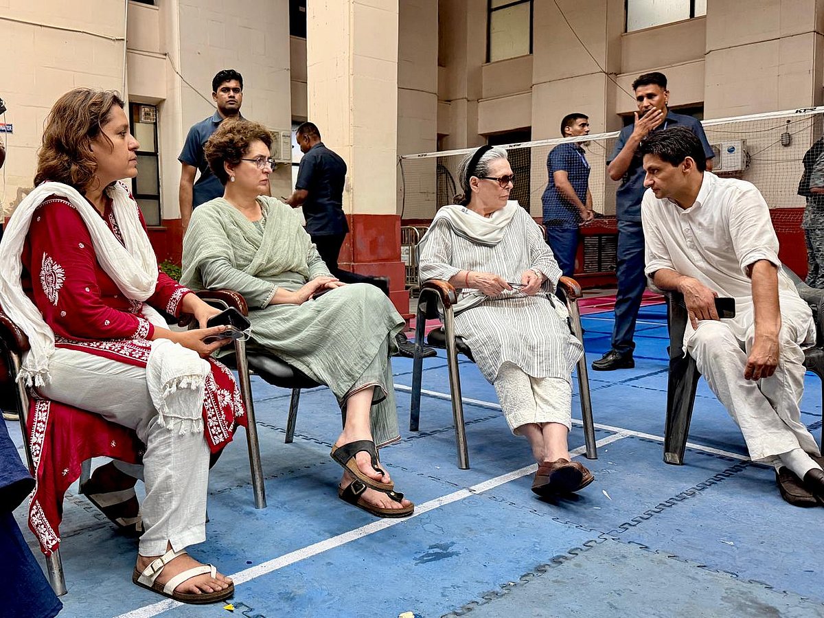 CPP chairperson Sonia Gandhi visited the Mandir Marg police station