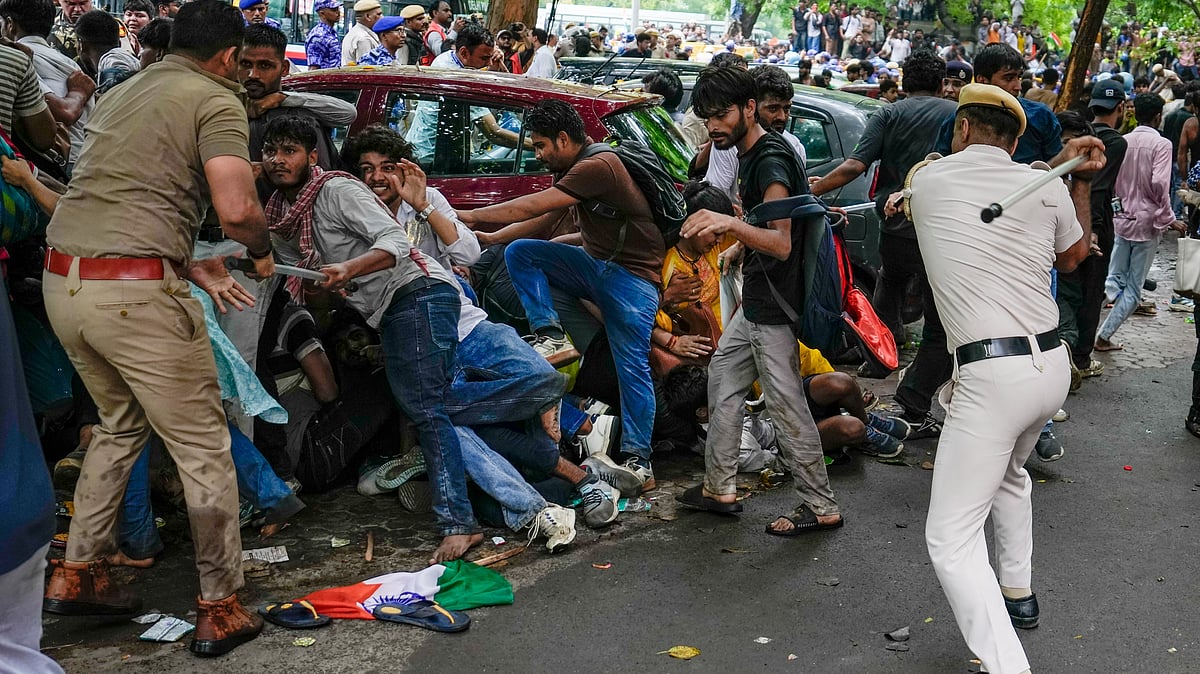 Policemen stop CJP supporters as they raise slogans during a protest march at Sansad Marg in New Delhi.