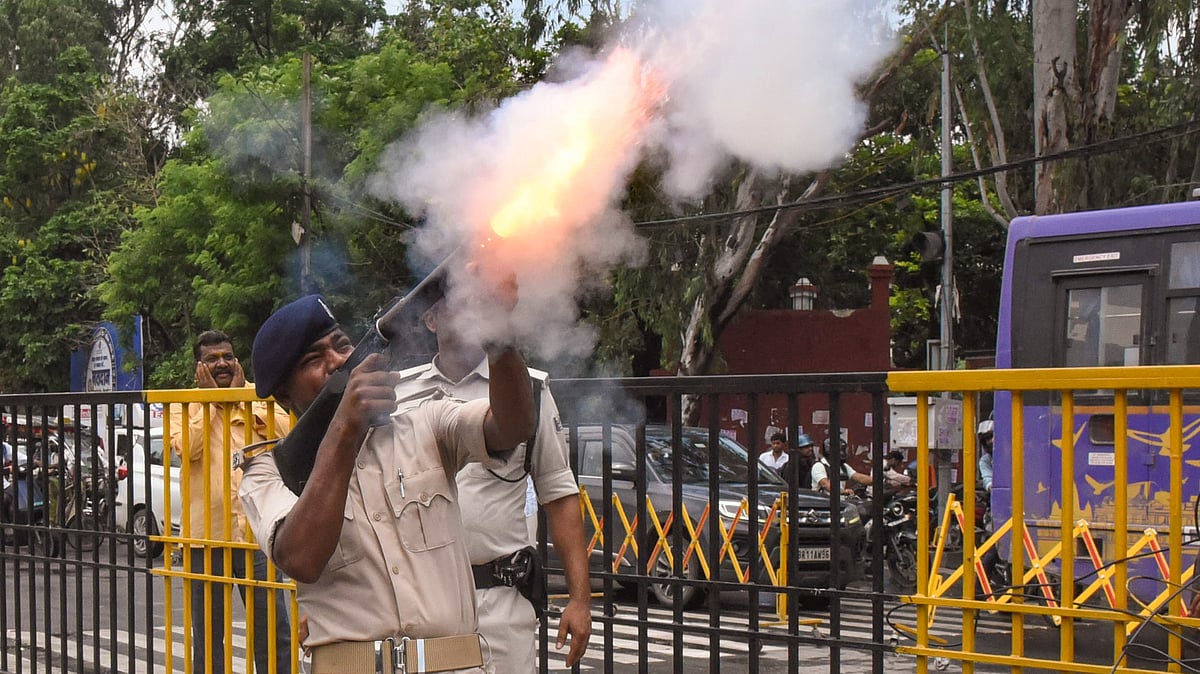 Bihar Police use tear gas, water cannons against students demanding Pradhan's resignation