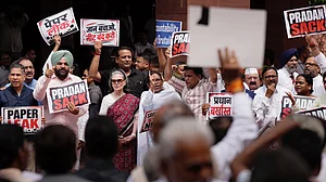 Congress MPs Sonia Gandhi, Varsha Gaikwad, Hibi Eden and others protest outside Parliament, 23 July