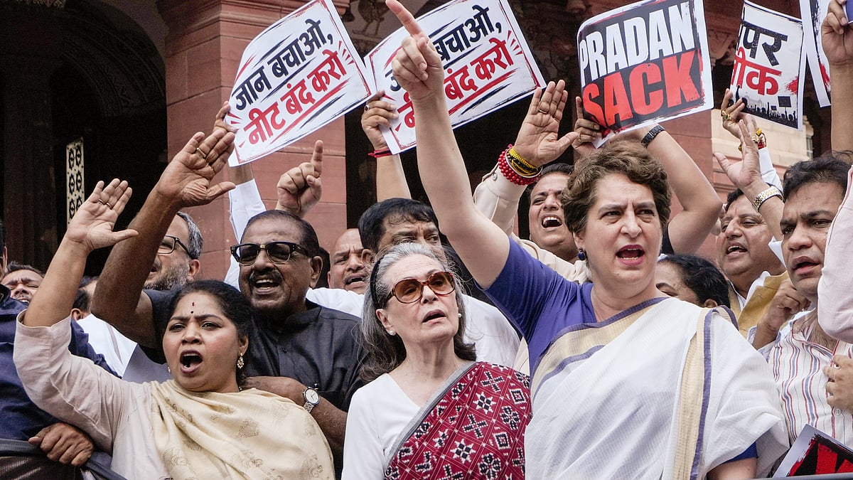 Sonia Gandhi, Priyanka Gandhi Vadra and other Opposition leaders protest outside Parliament, 23 July