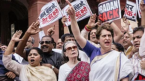 Sonia Gandhi, Priyanka Gandhi Vadra and other Opposition leaders protest outside Parliament, 23 July
