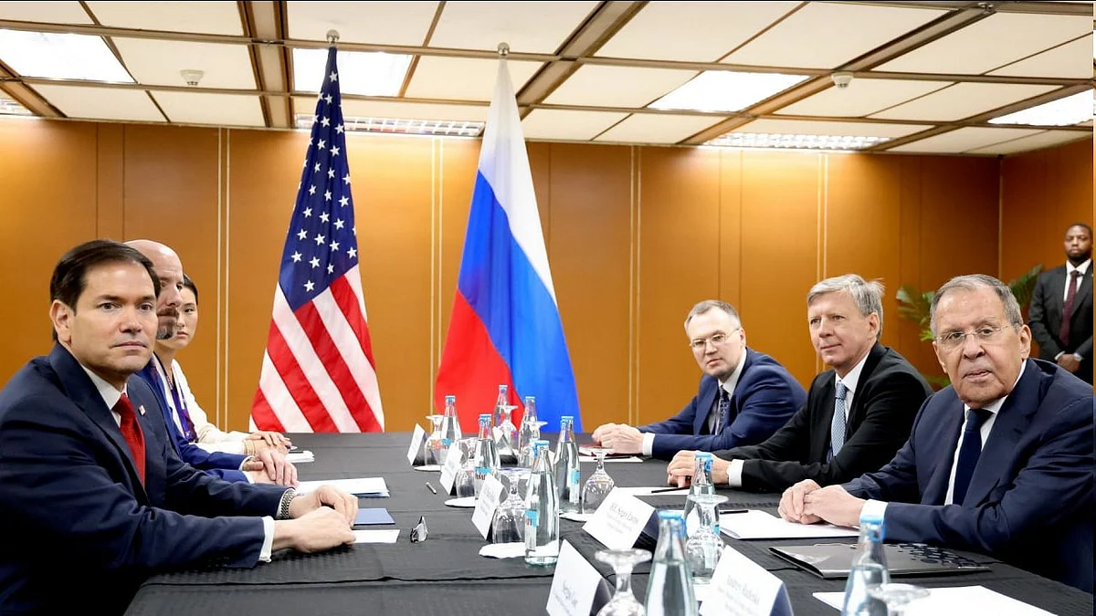 Fresh ideas and new proposals are needed to resolve the Ukraine's conflict.
