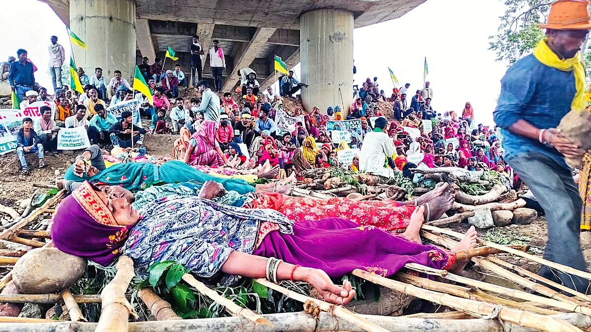 The jal, chita, mitti andolan against the river linking project was brought to a rude end on 19 July
