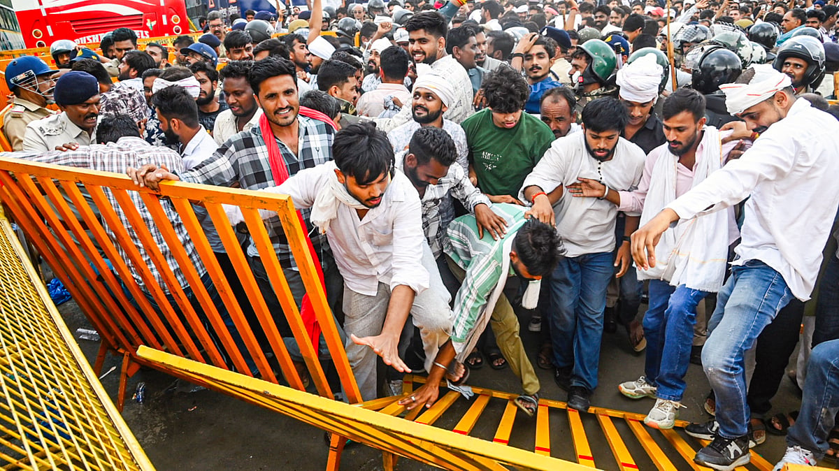 Farmers remove barricades during their protest march in Bhopal, 29 July