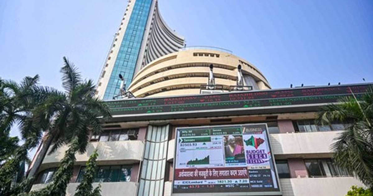 Markets open flat as IT and pharma gains offset weakness in banking stocks