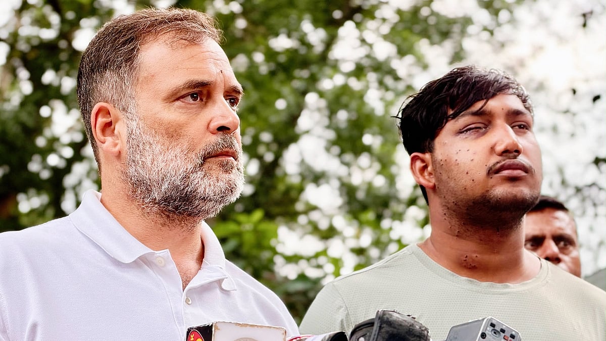 Rahul Gandhi with a victim of pellet gun firing, in New Delhi, 24 July