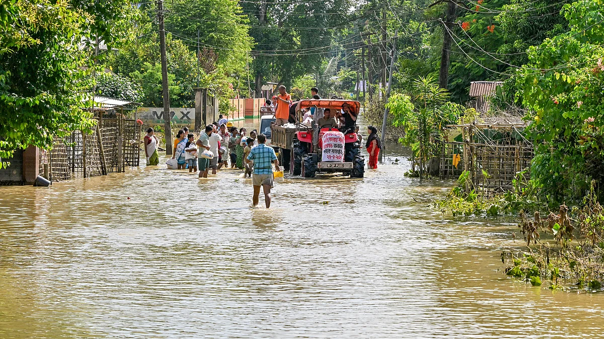 Volunteers distribute aid to flood-hit families in Sivasagar, Assam.