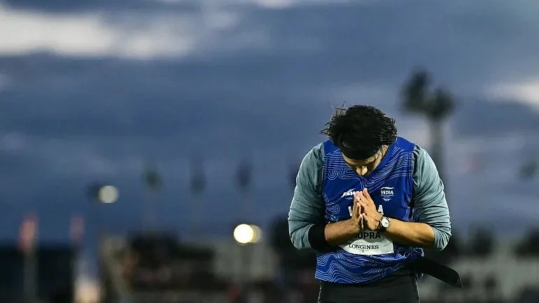 Neeraj Chopra acknowledges the crowd in Glasgow
