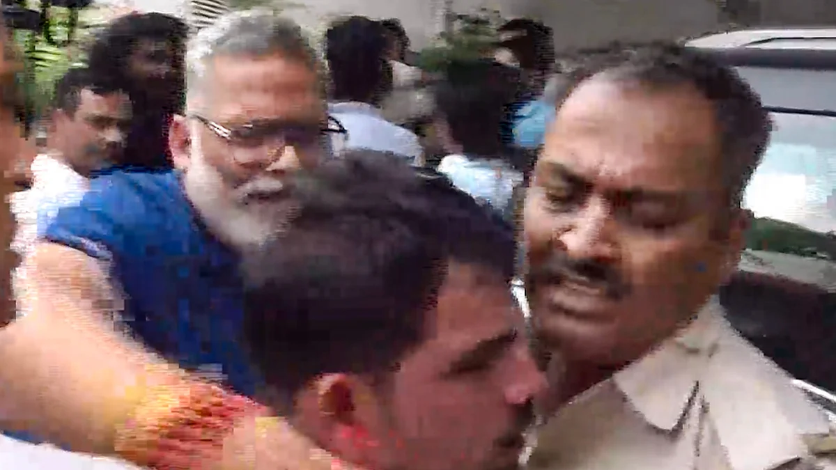 The incident occurred while Yadav was addressing a press conference. 