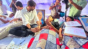 NSUI president Vinod Jakhar (L) with fasting protesters in Jharkhand
