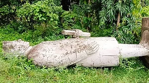 Nehru statue uprooted, dumped in forest; Bengal Congress issues deadline