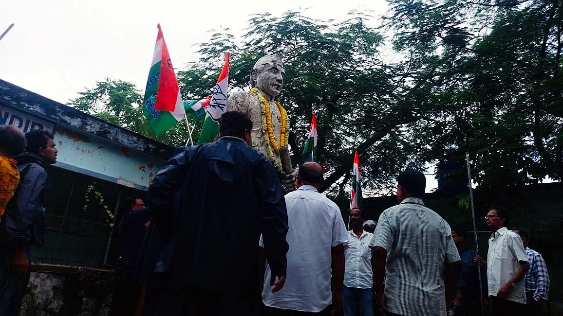 The restored Nehru statue