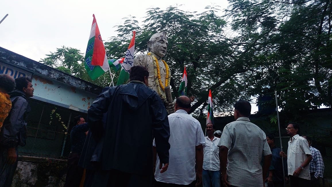 The restored Nehru statue