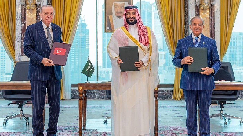File photo of the first meeting between Pakistan, Türkiye and Saudi Arabia under the defence pact