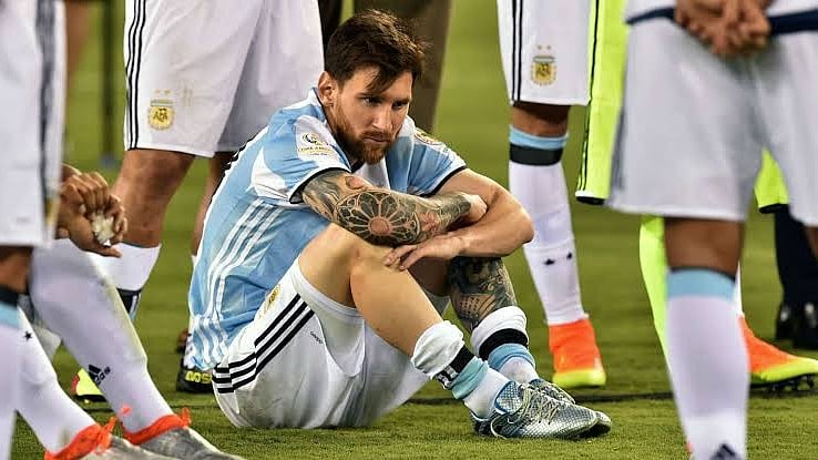 A devastated Messi after losing the 2016 Copa America final