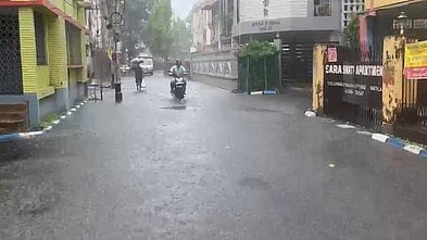 Heavy rainfall has also been forecast in Purulia, Bankura, West Burdwan and Birbhum districts