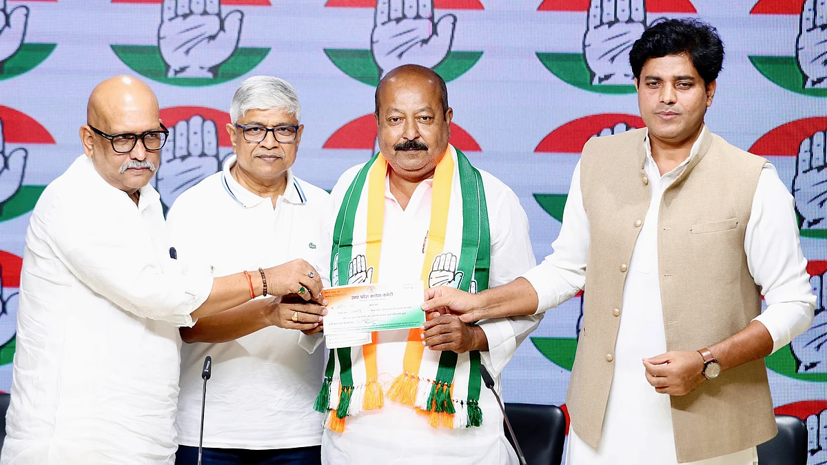Asim Waqar (second from R) with Congress leaders