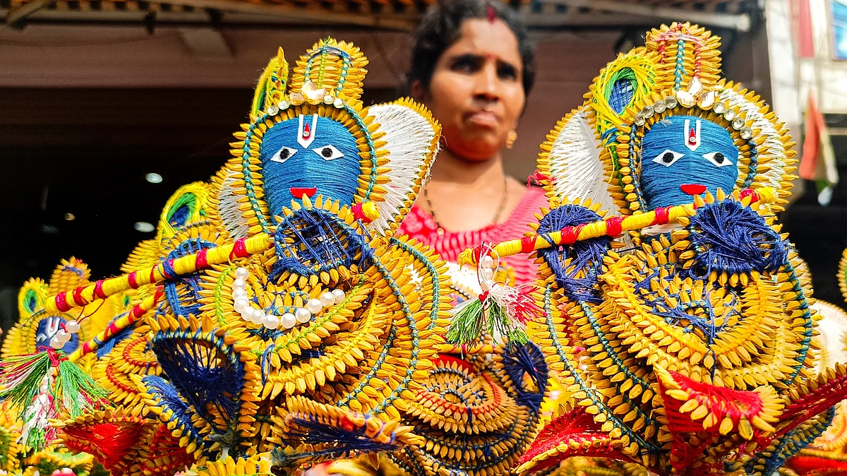 Krishna idols made of paddy seeds and thread on sale by artist Madhuri Soni in Chhattisgarh, 4 Sep