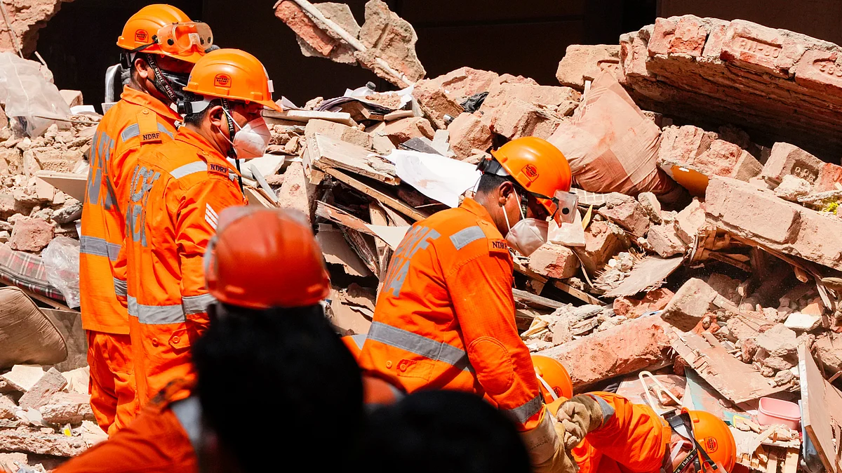 NDRF personnel clear rubble during rescue operations at Satya Niketan, 7 Sep