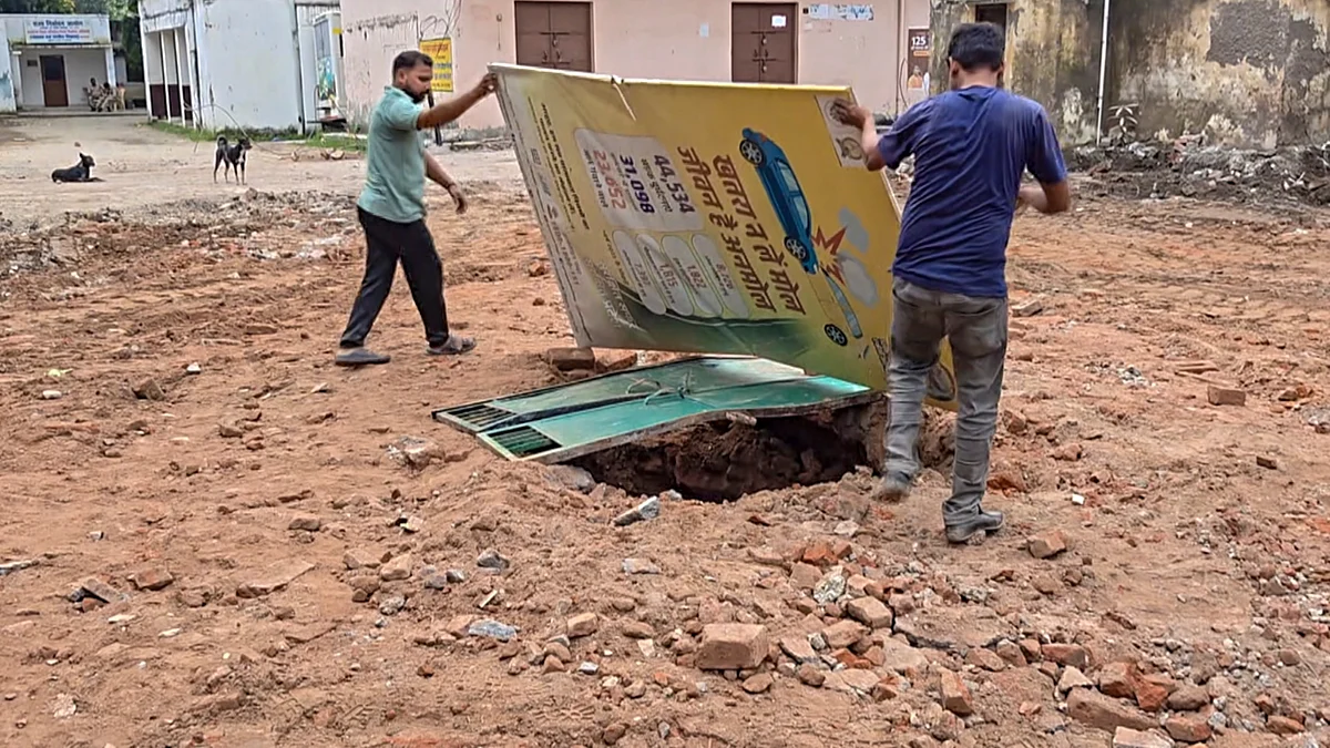 Workers uncover a well beneath the debris of the demolished mosque, in Saharanpur, 6 Sep