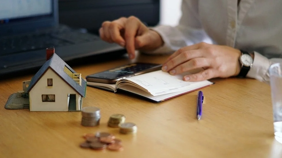 Eligible NRIs may be able to begin NRO account opening online.