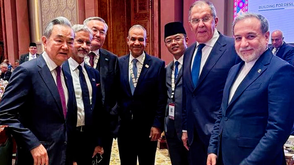 India's EAM S. Jaishankar with dignitaries on the sidelines of the BRICS Summit, New Delhi, 13 Sep