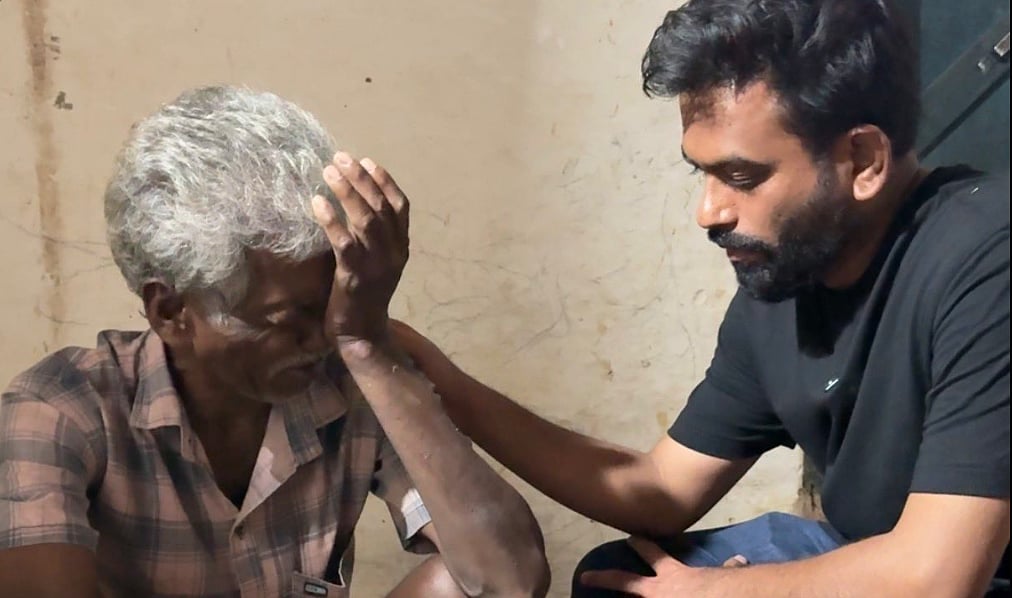 Abhijeet Dipke with a Balaghat resident