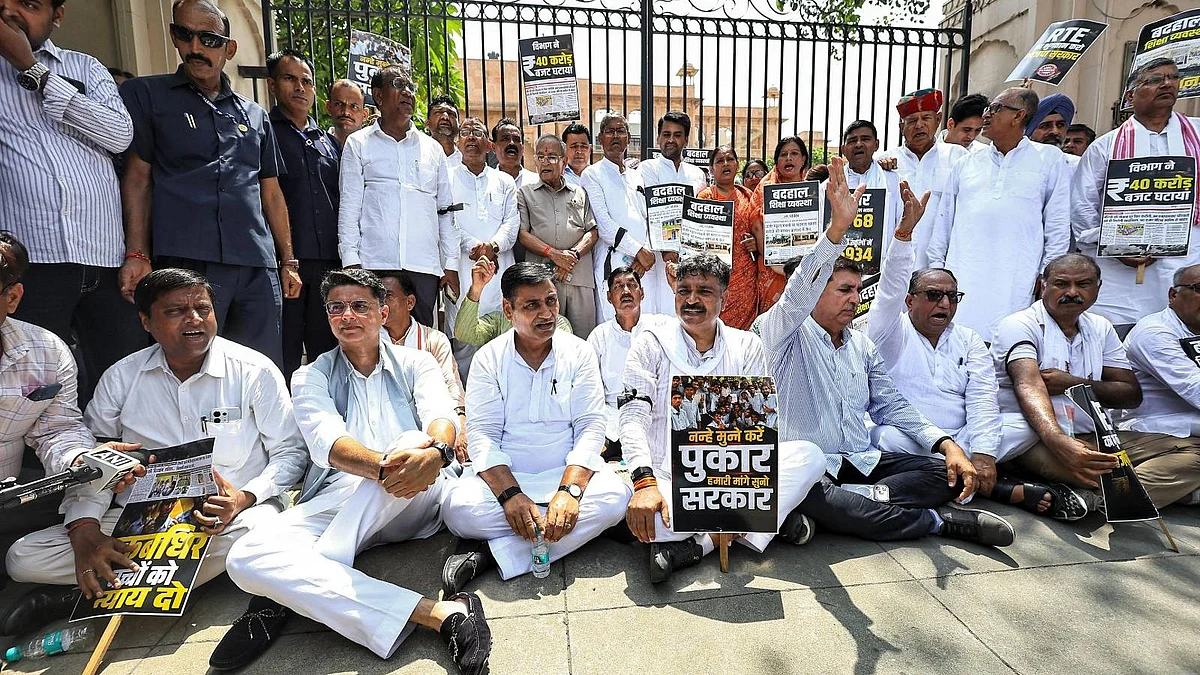 Congress leader Sachin Pilot and others protest against intimidation