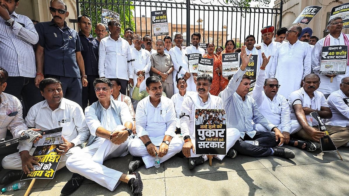 Congress leader Sachin Pilot and others protest against intimidation