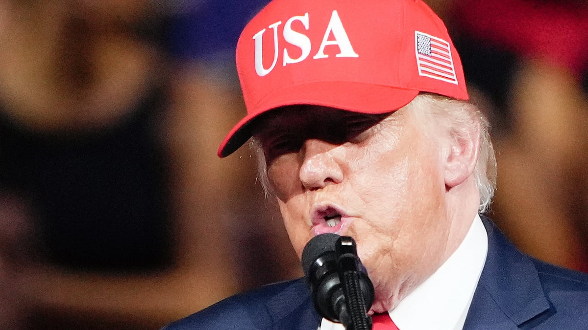 Donald Trump speaks at a campaign rally at Gastonia Municipal Airport, 16 Sep