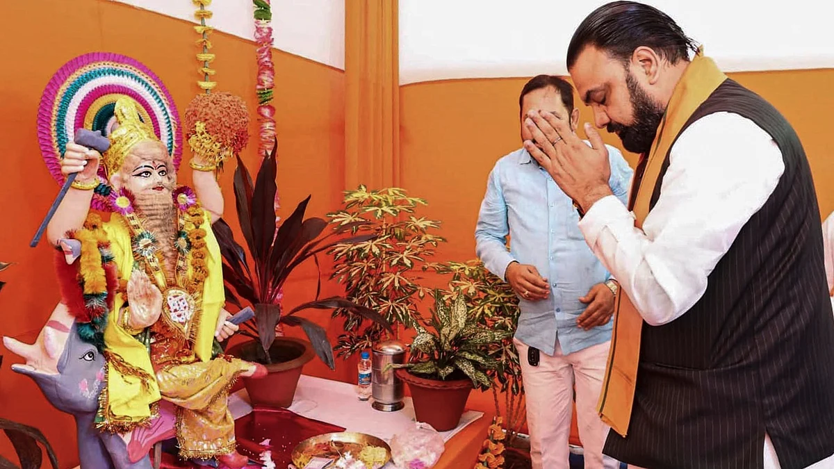 Samrat Choudhary offers prayers on Vishwakarma Puja, in Patna, 17 Sep