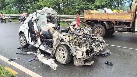 The damaged car near Domuhani.