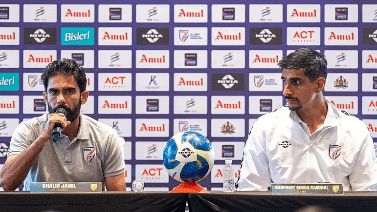 Head coach Khaleed Jamil (L) and goalkeeper Gurpreet Singh Sandhu at the media conference