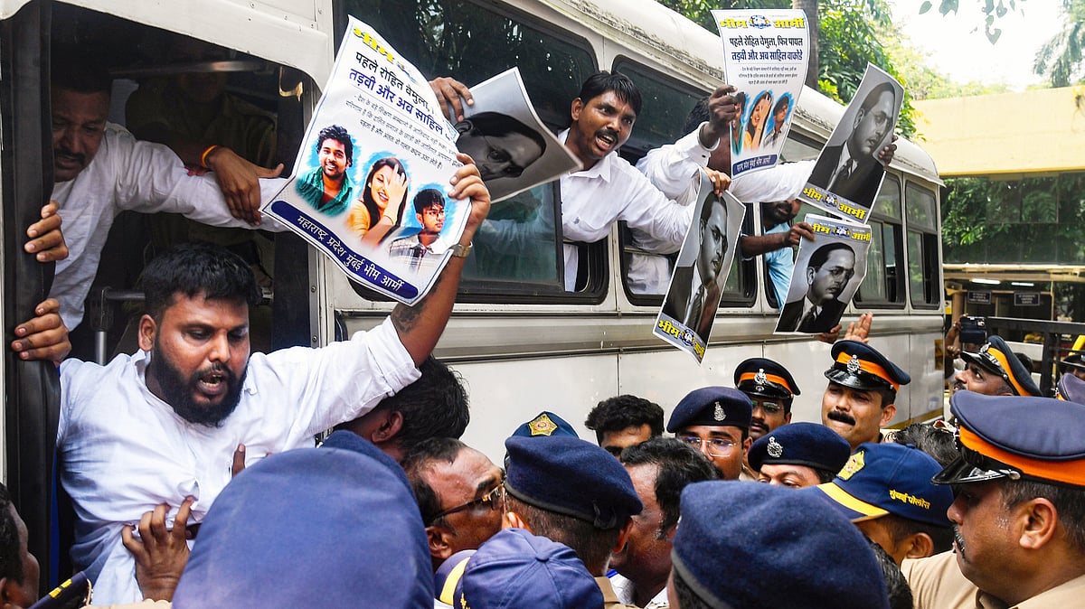 Police personnel detain activists as they protest outside IIT-Bombay, Powai, 24 Sep