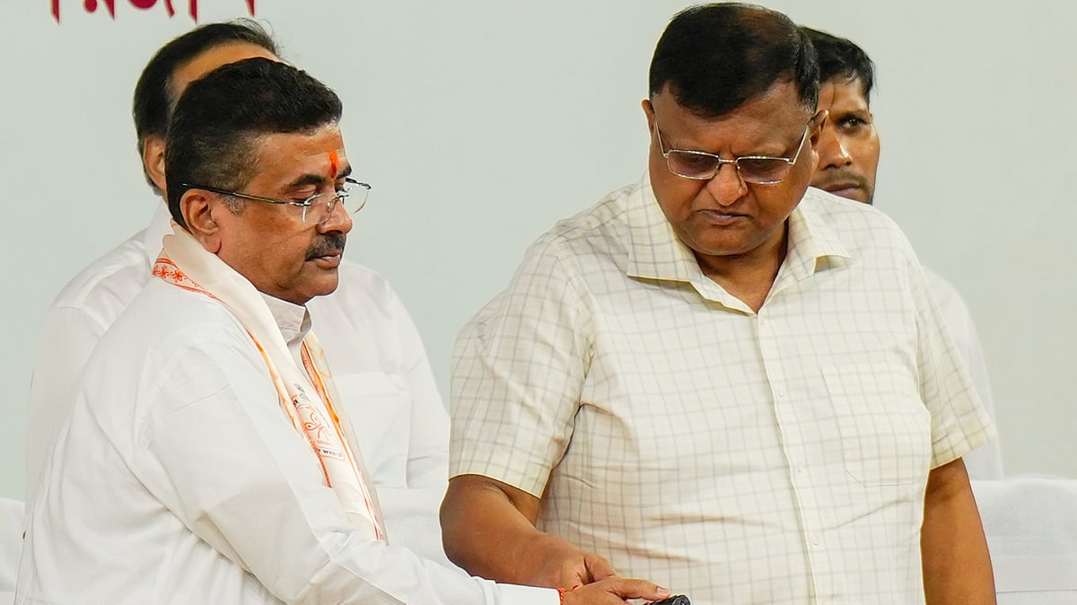 West Bengal CM Suvendu Adhikari with state chief secretary Manoj Kumar Agarwal, 23 Sep