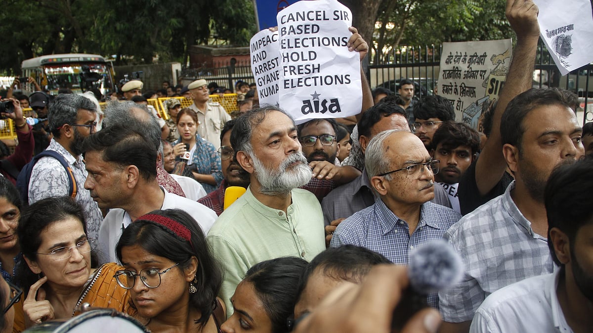 Yogendra Yadav, Prashant Bhushan and others at the Jantar Mantar protest