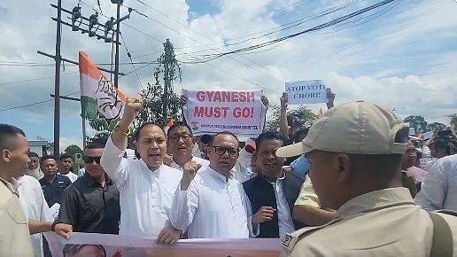 Manipur Congress members protesting outside CEC’s office in Lamphel.