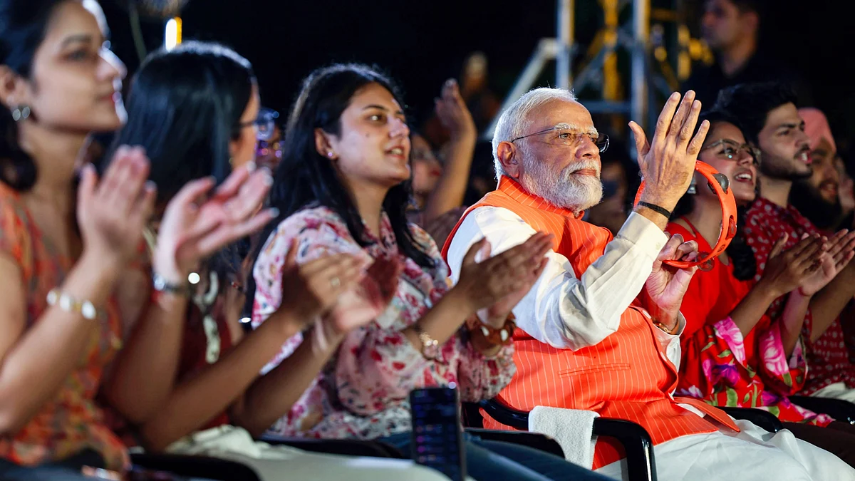 Narendra Modi at a 'Bhajan clubbing' programme in New Delhi, 25 Sep