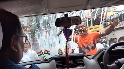 Eggs being hurled at Trinamool MLA Kunal Ghosh’s car in Uttarpara 