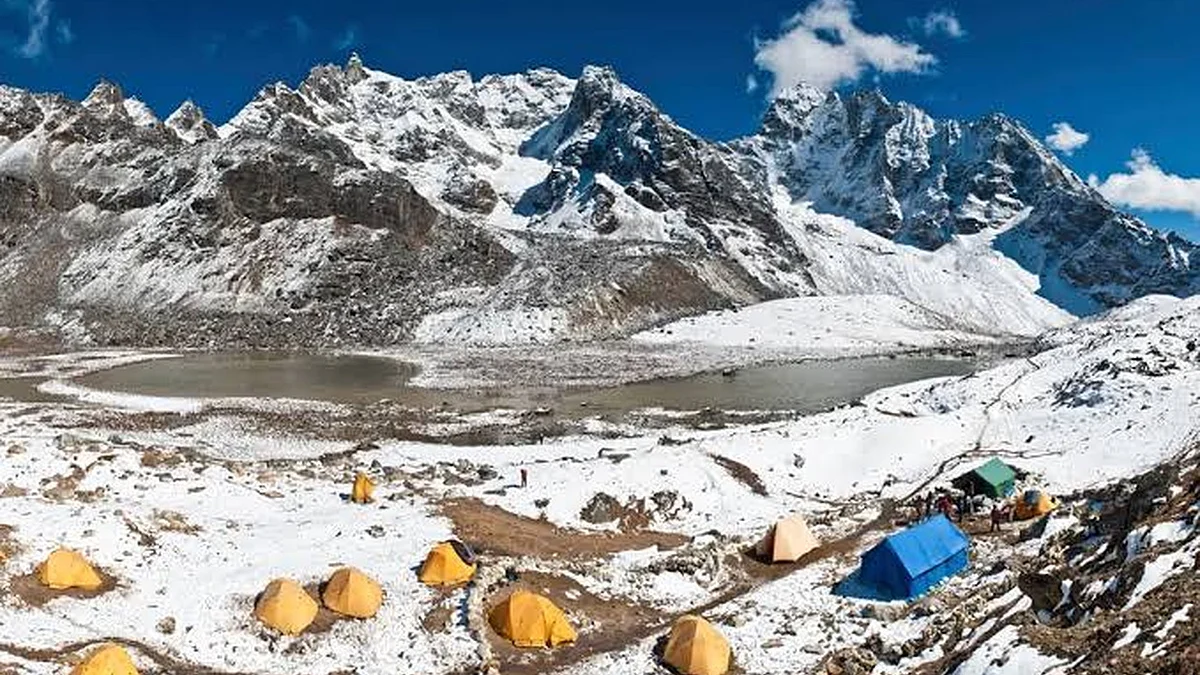 Incident comes barely a month after a far deadlier mountain disaster.