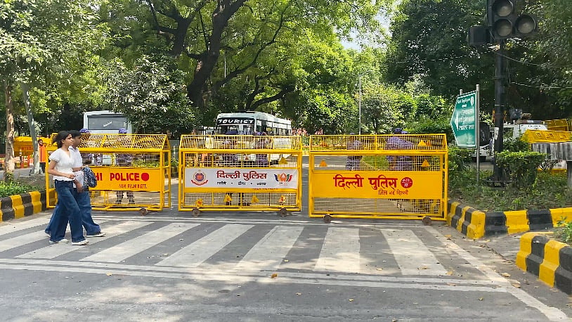 Barricading on Sansad Marg-Tolstoy Marg