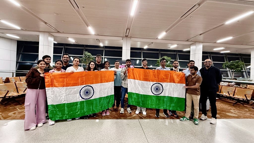 India men and women's team after the Olympiad