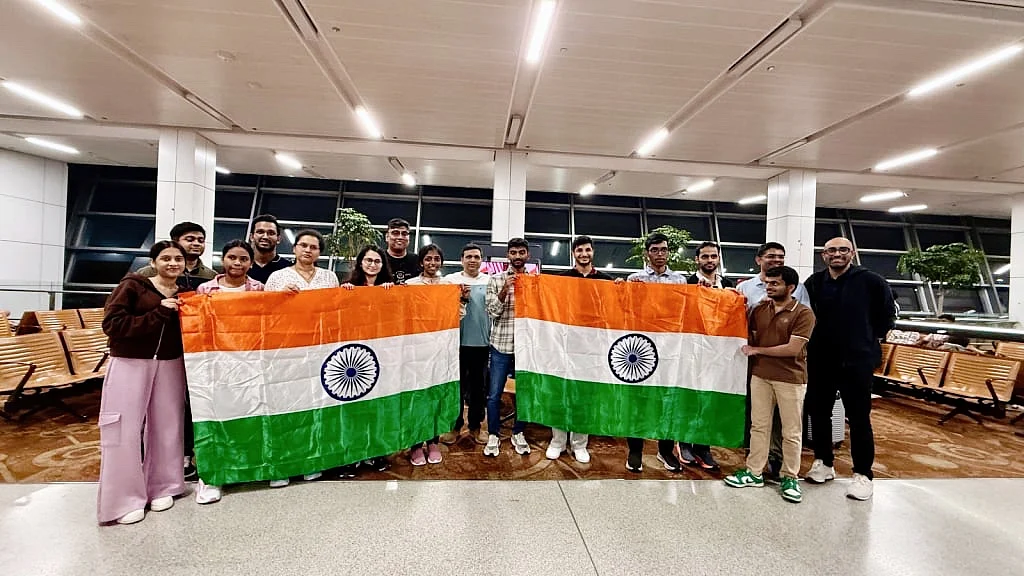 India men and women's team after the Olympiad