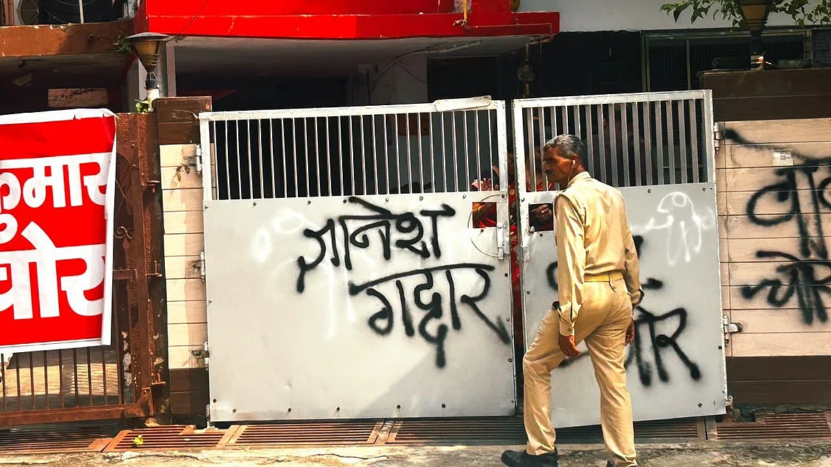 ‘Gyanesh Gaddar’ slogan painted outside CEC's Agra home as Cong workers protest